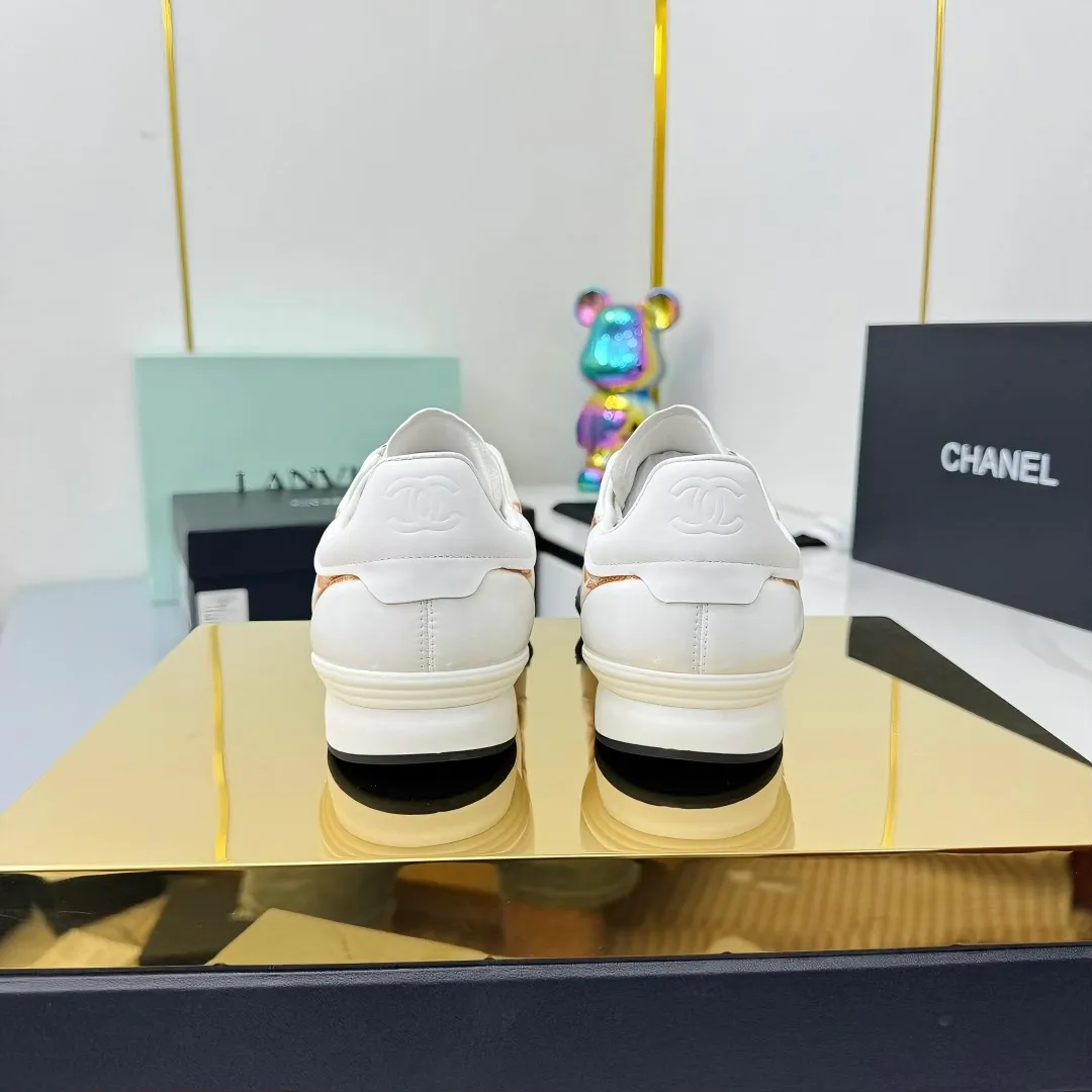 👟👟Ex-factory price 620👟👟 Top version Chanel Chanel - 2025 counter top casual sports shoes This sneaker is a classic design; the upper is electro-embroidered with a variety of techniques; the outsole is fashionable and sporty; it is extraordinary and incorporates a variety of color matching elements... The diversified mix and match is very beautiful and versatile, and can be used for leisure, fashion, sports and outdoor... ꫛꫀꪝ Go➫ Material: ❶Upper is made of: original cowhide ❷Inner lining is made of: original imported sheepskin ❸Outsole is based on: original TPU combination outsole Special counter boutique packaging complete set for women 35–41